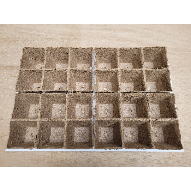 Peat tray with 24 compartments (8x8 cm)