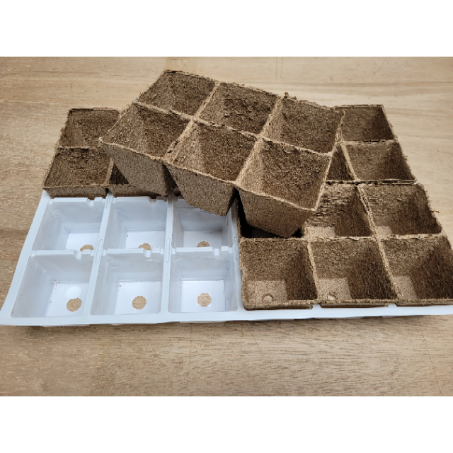 Peat tray with 24 compartments (8x8 cm)
